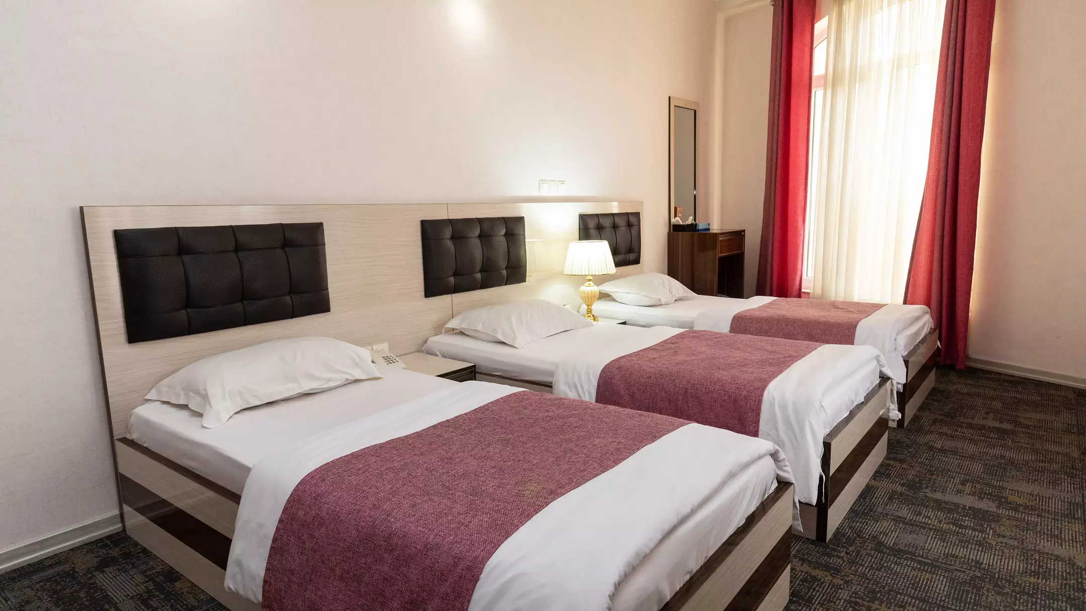 Alibaba https://cdn.alibaba.ir/ostorage/hotel-accommodation-images/67432e0f7e75320ec907ef61_هتل سارای - اتاق سه تخته سینگل (1).webp